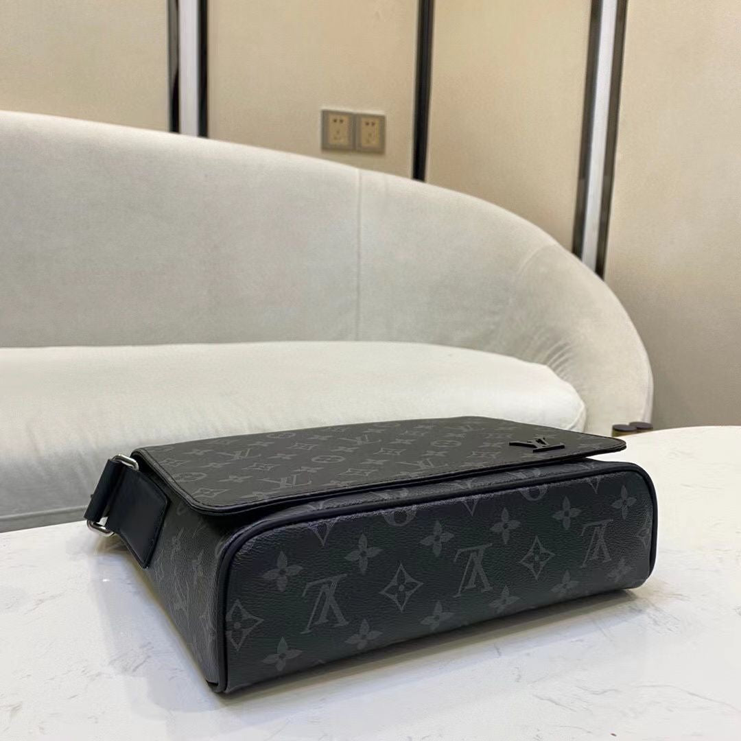 Louis Vuitton Messenger Leather bag