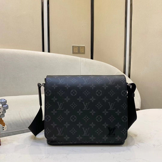 Louis Vuitton Messenger Leather bag