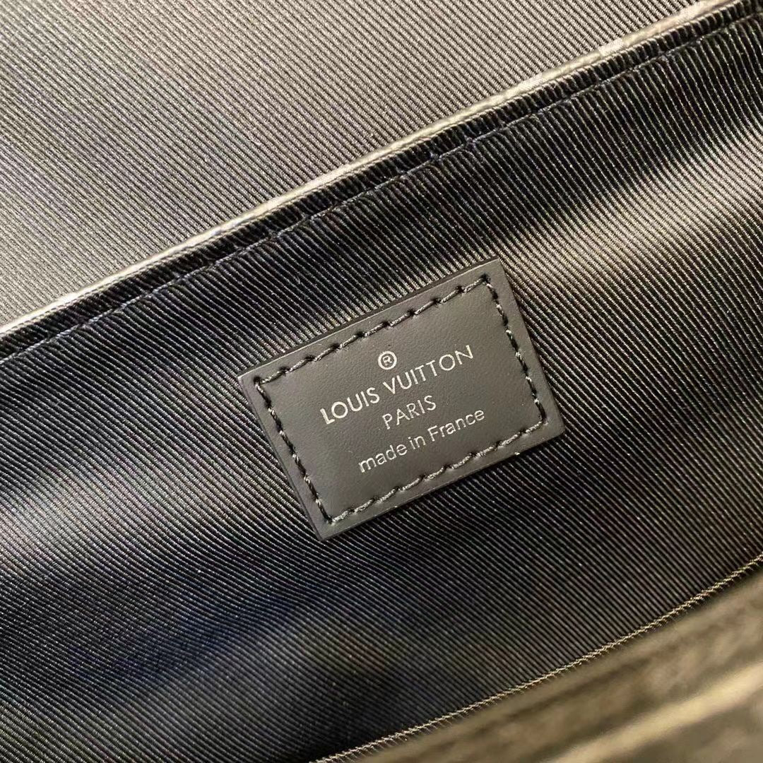 Louis Vuitton Messenger Leather bag