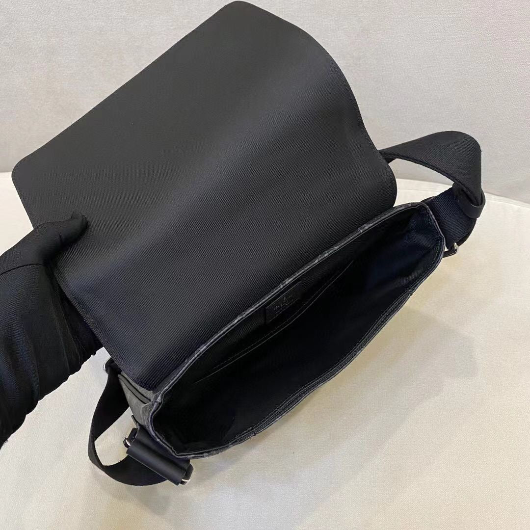 Louis Vuitton Messenger Leather bag
