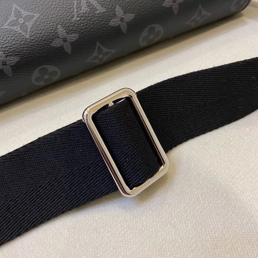 Louis Vuitton Messenger Leather bag
