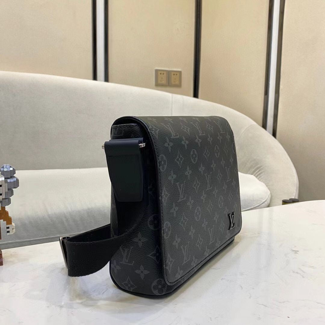 Louis Vuitton Messenger Leather bag